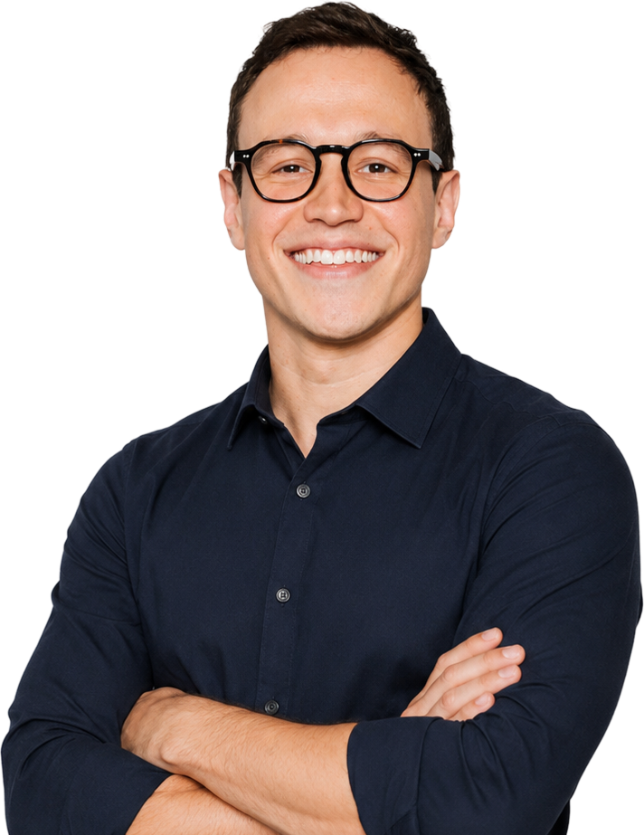 Guilherme Deggan, head de marketplaces da Elevate Ecom, de braços cruzados